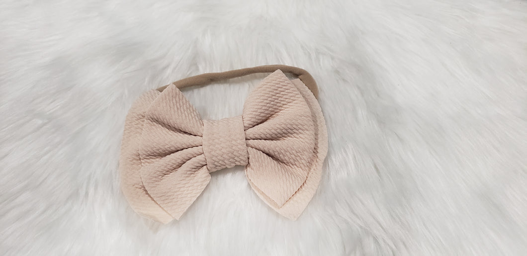 Creamy Bow